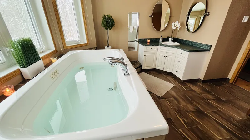 Jacuzzi tub in the master bedroom